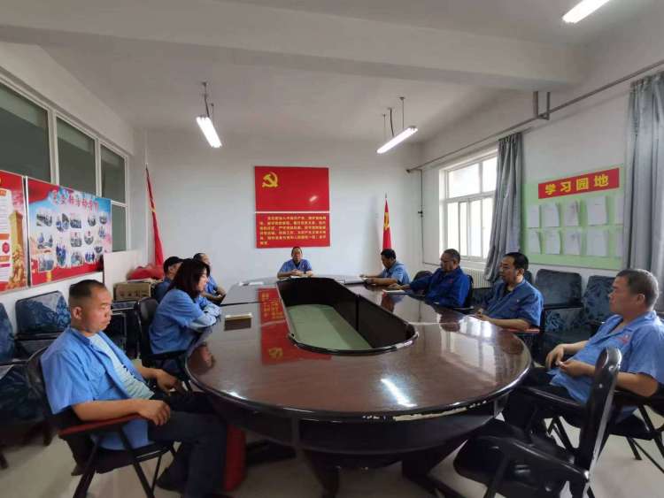 運(yùn)輸采供黨支部召開(kāi)黨員大會(huì)，組織主題教育集中學(xué)習(xí)。
